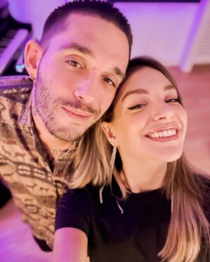 Víctor Elías Instagram - Cita de sábado noche! 
@anaguerramusic 🫶🏻 👆🏻👃🏻