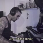Víctor Elías Instagram - Cómo hubiera sonado la canción de #barbie , sí Barbie y Ken se conocen en la película de #oppenheimer 🤔? Y se enamoran en el momento que se ven… ❤️🫶🏻 @yamahapianosofficial @yamahamusiceurope #barbiefilm #oppenheimer #filmscore #cover #piano #pianocover #barbiegirl #yamahapiano #yamahaclp695