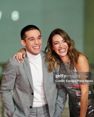 Víctor Elías Instagram - Siempre tuyo
Siempre mía 
Siempre nuestros 👩🏽‍🤝‍👨🏼🫶🏻

📸 @irenemeritxell 
@premiosforque