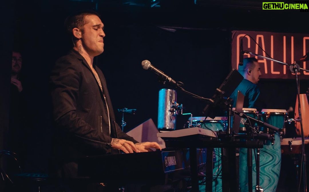 Víctor Elías Instagram - Felicidades permanente en “La ciudad intermitente” @gonzalohermida ❤️ Fotones 📸 @joselu005 🥁 @felixfanlo 🎸 @carlosbuenomusic 🎸 @jani_pihlman 🪘 @albertitomartinezpercusion 🫶🏻🫶🏻🫶🏻🫶🏻🫶🏻🫶🏻🫶🏻🫶🏻🫶🏻🫶🏻🫶🏻🫶🏻🫶🏻🫶🏻🫶🏻🫶🏻 Sala Galileo Galilei