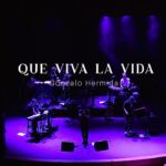 Víctor Elías Instagram - A veces la vida te permite trabajar con gente a la que admiras desde hace tiempo, gente que sabías que querías trabajar con ella y querías aprender de cerca… Gracias @gonzalohermida por confiar en mi para la dirección musical de este proyecto, de tu proyecto, de tu bebé que poco a poco lo has convertido en el bebé de todos. Esta feo decirlo pero creo que la magia se respira por cada plano 🙏🏻❤️🫶🏻💫 Gracias @felixfanlo @carlosbuenomusic @albertitomartinezpercusion @jani_pihlman por confiar en mi también para ir en una misma dirección. …y por todo esto “Que Viva La Vida”… SEGUIMOS 2024 🔥💪🏻 📹 @joselu005 🫶🏻 @herediapro @dhdrecords @raul_madronal 🔥VIDEO COMPLETO EN YOUTUBE 🔥