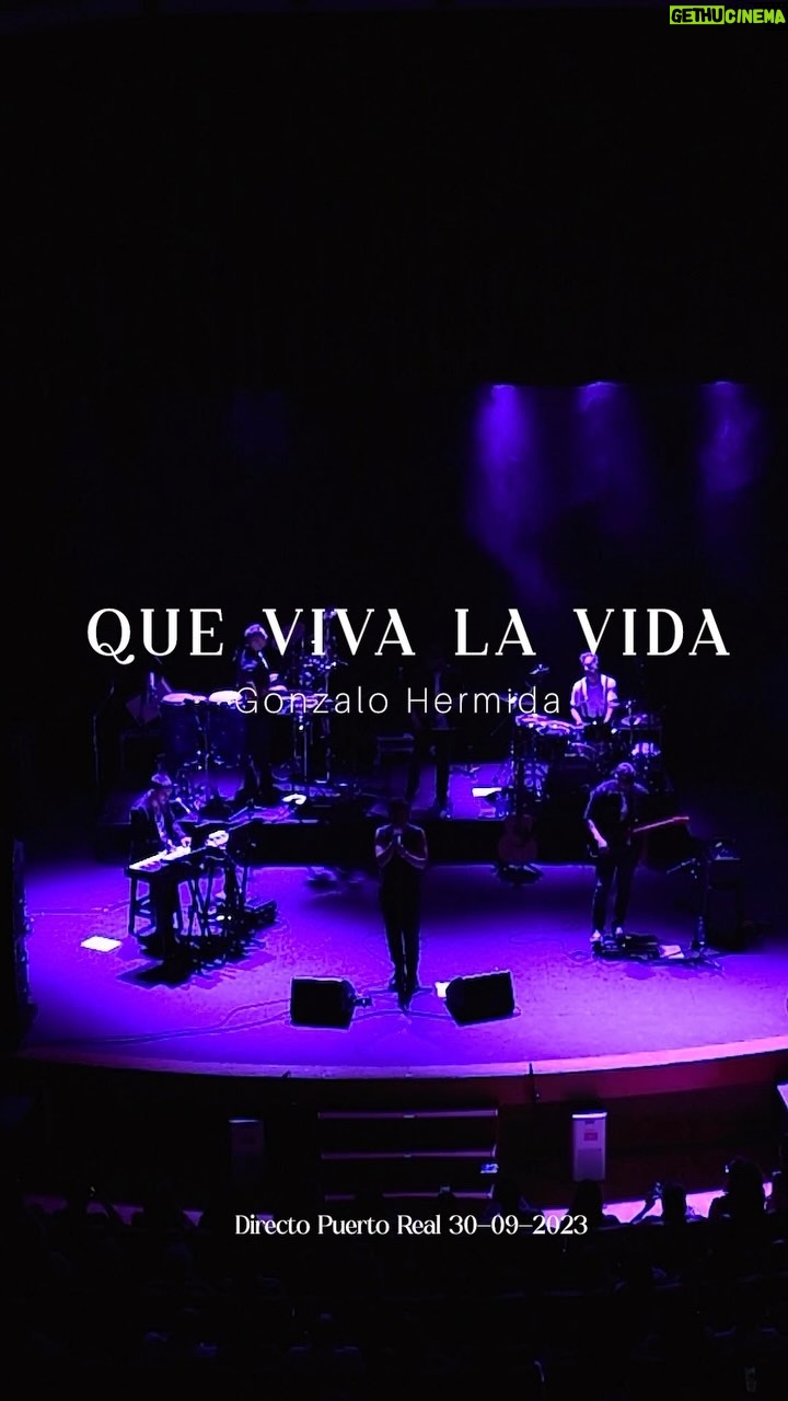 Víctor Elías Instagram - A veces la vida te permite trabajar con gente a la que admiras desde hace tiempo, gente que sabías que querías trabajar con ella y querías aprender de cerca… Gracias @gonzalohermida por confiar en mi para la dirección musical de este proyecto, de tu proyecto, de tu bebé que poco a poco lo has convertido en el bebé de todos. Esta feo decirlo pero creo que la magia se respira por cada plano 🙏🏻❤️🫶🏻💫 Gracias @felixfanlo @carlosbuenomusic @albertitomartinezpercusion @jani_pihlman por confiar en mi también para ir en una misma dirección. …y por todo esto “Que Viva La Vida”… SEGUIMOS 2024 🔥💪🏻 📹 @joselu005 🫶🏻 @herediapro @dhdrecords @raul_madronal 🔥VIDEO COMPLETO EN YOUTUBE 🔥