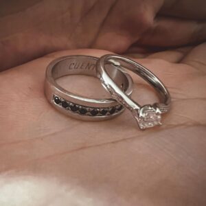 Víctor Elías Instagram - Ella: Sí, quiero.

Él: Sí, quiero.

💍