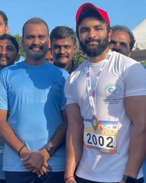 VJ Thanigai Instagram - Another Marathon Medal from Honorable Minister @murugan_tnbjp Chennai coastal cleanup Awerness Run 🏃‍♂️🙏 @prime_runners_club_
