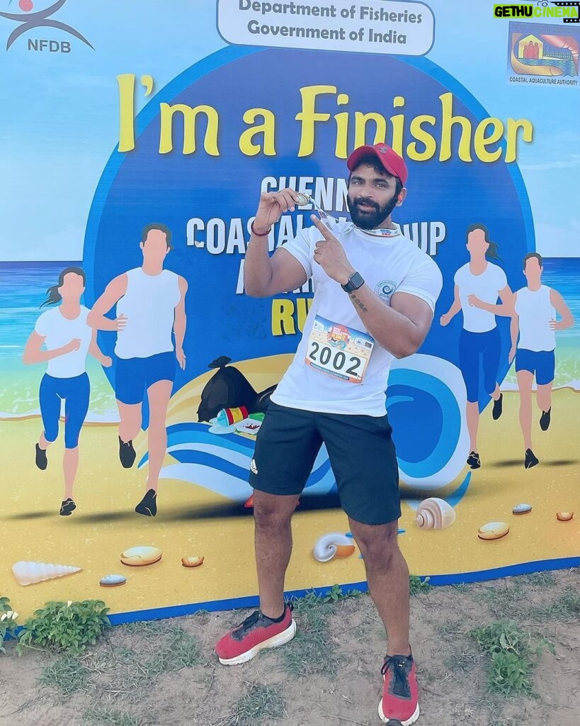 VJ Thanigai Instagram - Another Marathon Medal from Honorable Minister @murugan_tnbjp Chennai coastal cleanup Awerness Run 🏃‍♂️🙏 @prime_runners_club_ Besant nagar beach, Chennai