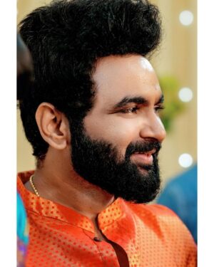 VJ Thanigai Instagram - #candid #treditional #familyfunction 🧡 

Thanks brother 📸 @ashik_jaffer @diamond_weddingcompany 🥰