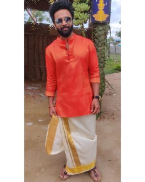 VJ Thanigai Instagram - #candid #treditional #familyfunction 🧡 

Thanks brother 📸 @ashik_jaffer @diamond_weddingcompany 🥰