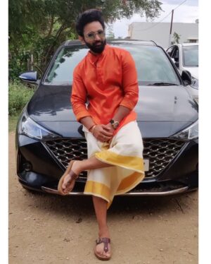 VJ Thanigai Instagram - #candid #treditional #familyfunction 🧡 

Thanks brother 📸 @ashik_jaffer @diamond_weddingcompany 🥰