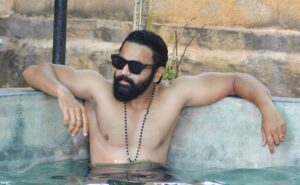 VJ Thanigai Instagram - Falling in love with farm life." 
#chilling #farmhouse #vibes ❤️

#instagram #instadaily #trending #actor #chill #positivity #selflove #stressbuster #swimming #naturelover #candid #peace #thanikai #spreadlove ❤️