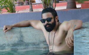 VJ Thanigai Instagram - Falling in love with farm life." 
#chilling #farmhouse #vibes ❤️

#instagram #instadaily #trending #actor #chill #positivity #selflove #stressbuster #swimming #naturelover #candid #peace #thanikai #spreadlove ❤️