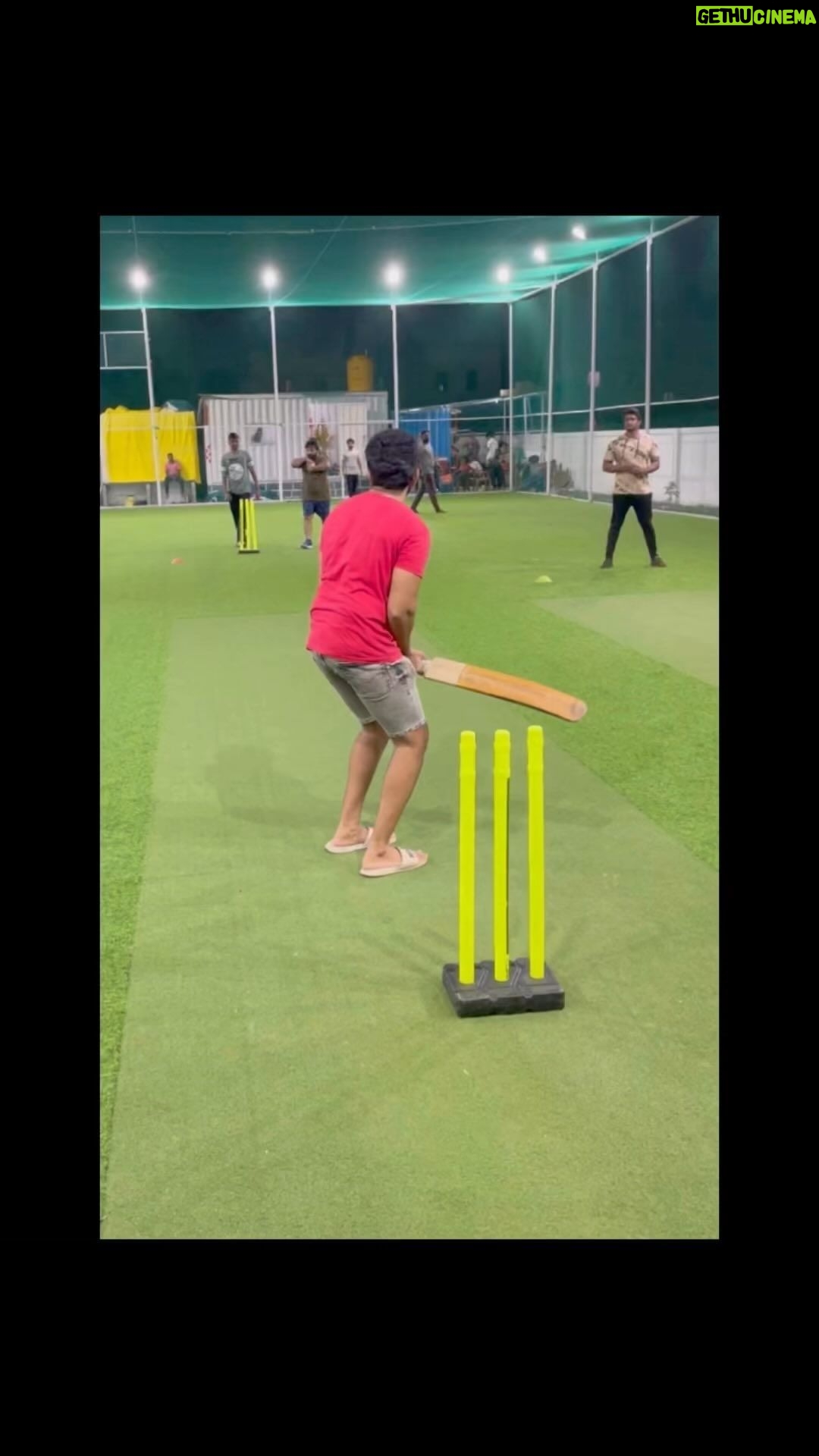 VJ Thanigai Instagram - 🏏😜🫣 @riyaz_ctc @mani_kl_official @mahi7781 @virat.kohli @rohitsharma45 @klrahul @ravindra.jadeja @shubmangill @sachintendulkar @davidwarner31 #indvsaus 😜💪🔥
