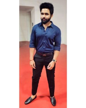 VJ Thanigai Instagram - #formal 💙🖤