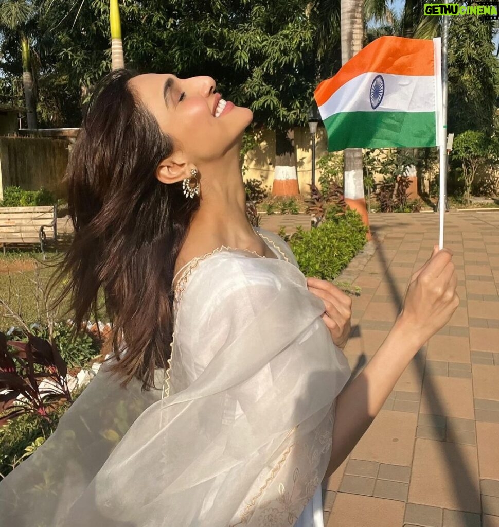 Vaani Kapoor Instagram - In this celebration of unity where every heart beats collectively for one nation & one dream , find a personal anthem of love, strength , resilience & courage . Here’s to our India holding pieces and memories of our stories & existence♥ jai hind 🫡 🇮🇳 #happyrepublicday