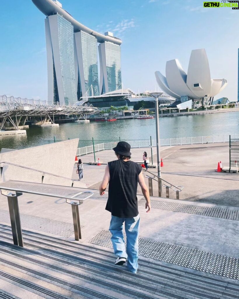 Vachirawit Chivaaree Instagram - Tourist mode Singapore