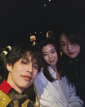 Vachirawit Chivaaree Instagram - so random in london