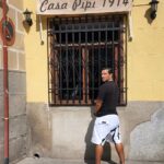 Vadhir Derbez Instagram - 🇪🇸🇲🇽 GRACIAS ESPAÑA!! Demasiado rico poder hacer un proyecto tan cool en un lugar tan mágico! Ahí les va el recap de fotos: 1- Casa Pipí.... no hay mucho que explicar jaja. 2- En el set con el crew y don @manuelvega que chingon trabajar contigo amigo, eres un gran ser humano y actorazo! 3- El team trabajo/desmadre jaja gracias a las dos por aguantarme, que salgan más stickers de esto. @abipuente y @luisaperzabal 4- Una caminadita por las calles de Madrid 5- Tratando de Tomarme una foto enfrente del Palacio del Rey... pero un niño se le ocurrió ponerse a jugar con el agua detras de mi🙃 6- Gracias Photoshop 😀👍🏻 7- En el set con este crack @sergiomomo eres un tipazo jaja 8- Con @_martinacariddi_ que la pasamos demasiado lindo diciendo pura estupidez jaja 9-Nala que así despertó todos los días a mi lado y que aguanto todos los llamados sin que le pagaran jaja 10- Bartolo, este personaje que se que va a tocar muchos corazones, gracias @frank_arizaaa por hacer este proyecto juntos y poder seguir contando historias chingonas! No tengo foto contigo ptm pero te quiero amigo! Jaja . 🇺🇲 Too much to translate 😀👍🏻, love you guys hahaha 💀🙃 Madrid, Spain
