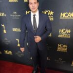 Vadhir Derbez Instagram - Such an Honor to be at the @hollywoodcriticsassociation Awards and meet some of these talented ppl. . Que Honor estar en los HCA y poder compartir con gente tan talentosa. La pasamos demasiado bien 😎😊 . (La Tercera foto es Gabriel Labelle, el Prota de The Fablamans y la Cuarta es Harvey Guillien de What we Do in the Shadows y Puss n Boots. ) Beverly Hills, California
