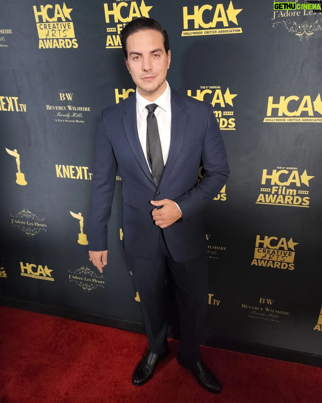 Vadhir Derbez Instagram - Such an Honor to be at the @hollywoodcriticsassociation Awards and meet some of these talented ppl. . Que Honor estar en los HCA y poder compartir con gente tan talentosa. La pasamos demasiado bien ππ . (La Tercera foto es Gabriel Labelle, el Prota de The Fablamans y la Cuarta es Harvey Guillien de What we Do in the Shadows y Puss n Boots. ) Beverly Hills, California