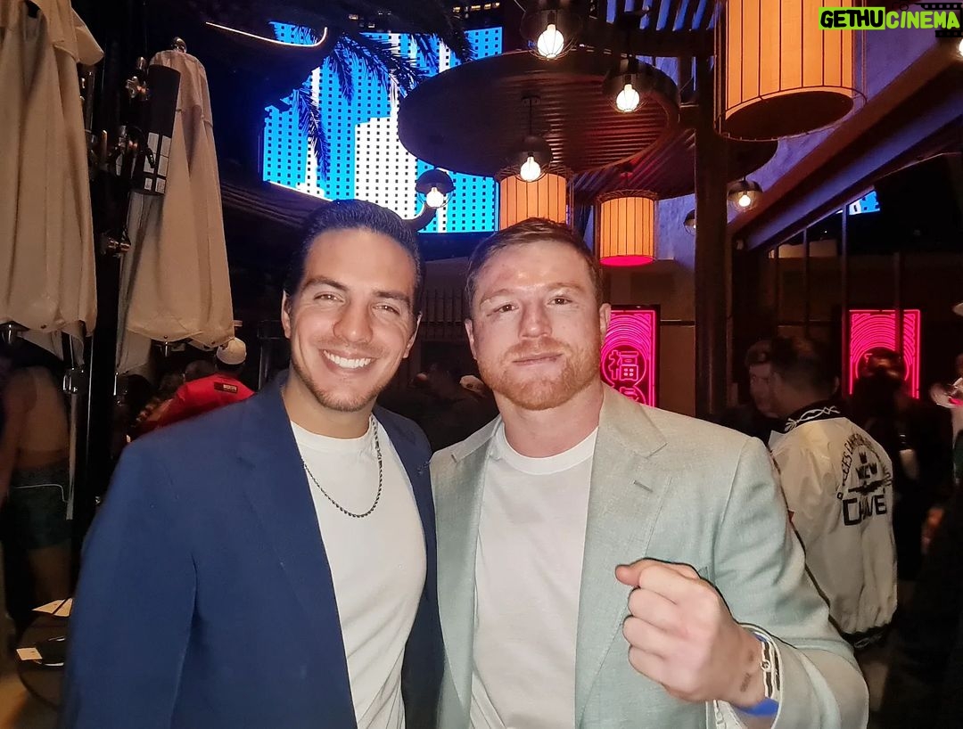 Vadhir Derbez Instagram - 🇲🇽Viva México!!! Que chingon verte cumpliendo tus sueños amigo y poniendo el nombre de Mexico en Alto! A seguirla rompiendo!!🔥🔥 @canelo 🥊🥊 . 🇺🇲 Such an incredible fight last night! So proud of you man and the way you keep making Every Mexican look up to you and the way you keep following your dream! Viva México! 🇲🇽🔥 Las Vegas, Nevada