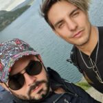 Vadhir Derbez Instagram - 🇲🇽Aquí dándolo todo con esta mala influencia que es mi hermano. A pesar de no vernos tanto como queremos, eres una persona demasiado especial para mi! Te admiro y te quiero y que chingon tener a un Amigo tan increíble... Que digo Amigo.. hermano! Jajaja Feliz Cumpleaños Don Barbon!!! Te Desearía Salud! Pero se que vas a pensar que te hablo de tomar y de ahi no te para nadie. . 🇺🇲 Posing like a tool with this terrible influence who's my brother haha. Even when we don't see each other as much as we want to, You have become someone so special to me! I admire you and love you broo! I'm I'm happy to have such an amazing friend... or brother I guess hahah Happy Birthday you Hairy ass human!!