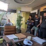 Vadhir Derbez Instagram - 🇪🇸🇲🇽 GRACIAS ESPAÑA!! Demasiado rico poder hacer un proyecto tan cool en un lugar tan mágico! Ahí les va el recap de fotos: 1- Casa Pipí.... no hay mucho que explicar jaja. 2- En el set con el crew y don @manuelvega que chingon trabajar contigo amigo, eres un gran ser humano y actorazo! 3- El team trabajo/desmadre jaja gracias a las dos por aguantarme, que salgan más stickers de esto. @abipuente y @luisaperzabal 4- Una caminadita por las calles de Madrid 5- Tratando de Tomarme una foto enfrente del Palacio del Rey... pero un niño se le ocurrió ponerse a jugar con el agua detras de mi🙃 6- Gracias Photoshop 😀👍🏻 7- En el set con este crack @sergiomomo eres un tipazo jaja 8- Con @_martinacariddi_ que la pasamos demasiado lindo diciendo pura estupidez jaja 9-Nala que así despertó todos los días a mi lado y que aguanto todos los llamados sin que le pagaran jaja 10- Bartolo, este personaje que se que va a tocar muchos corazones, gracias @frank_arizaaa por hacer este proyecto juntos y poder seguir contando historias chingonas! No tengo foto contigo ptm pero te quiero amigo! Jaja . 🇺🇲 Too much to translate 😀👍🏻, love you guys hahaha 💀🙃 Madrid, Spain