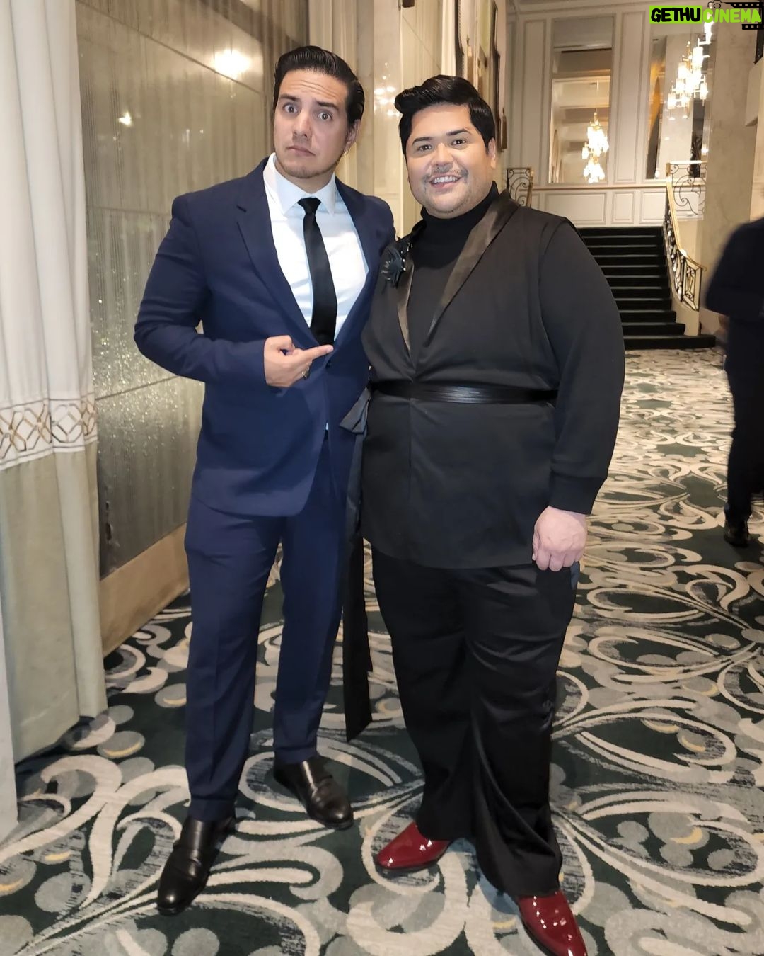 Vadhir Derbez Instagram - Such an Honor to be at the @hollywoodcriticsassociation Awards and meet some of these talented ppl. . Que Honor estar en los HCA y poder compartir con gente tan talentosa. La pasamos demasiado bien ππ . (La Tercera foto es Gabriel Labelle, el Prota de The Fablamans y la Cuarta es Harvey Guillien de What we Do in the Shadows y Puss n Boots. ) Beverly Hills, California