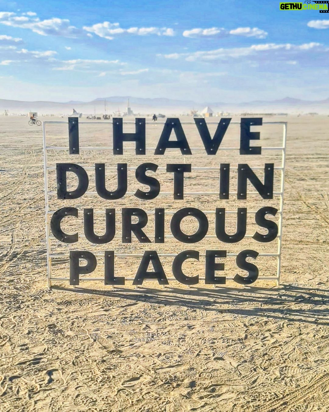 Vadhir Derbez Instagram - 🇲🇽Me tarde, pero ahà les va una probada de Burning Man, fue una experiencia loquisima pero me encantó. -Foto 1: En medio de la Playa (asà le dicen al centro de la ciudad donde está todo el arte) y yo pos estoy dando el mame haciendo como que no me doy cuenta, ya tu sabe jaja -Foto 2: Un letrero random que describe como terminas con polvo hasta donde no. -Video 3: Nadie sube mucho de las calles de BM de Noche, asà que quise mostrar lo loco que se ve todo cuando cae el sol. Las bicis y locales tienen luces de colores por todos lados y se siente muy... como Futuro ApocalÃptico jaja -Video 4: Andando en bici y en el centro de la ciudad esta un Hombre hecho de madera, que al final de la semana lo queman, por eso se llama Burning Man! -Foto 5: Esta fue parte de mi familia en BM y luego subo foto de los demás, pero la pasamos increÃble. Esto fue nuevo para todos nosotros y shockeante pero creo que esta experiencia cambió nuestra perspectiva de la vida y sociedad. Gracias por leer! Si acabaste todo comenta un 🦖 jaja . 🇺🇲I took so long to post but here it is! A lil taste of my experience in Burning Man which was... insane. -Picture 1: I'm in the middle of the Playa (which is how they call the center of the city where most of the Art is) and I'm just casually posing trynna act cool, acting like I'm walking away lol iykyk. -Picture 2: A random sign that described very well how you truly got dust in places dust shouldn't be in.. lol -Video 3: Most people don't post pictures of the streets at night in BM, so I wanted to share a bit of the craziness. All the bikes and camps got colored lights and everything glows. It feels very futuristic but apocalyptic at the same time. -Video 4: Me riding towards "The Man" This awesome instalation of a Wooden man in the center of it all. And at the end of the week everyone gathers to watch it Burn 🔥, Hence "Burning Man". -Picture 5: This was part of my Burning Man Fam.(I'llpost pics of the others soon). This was new to us all and I truly believe it changed our perspective on society and the way we treat people. It was shocking but mind-blowing. Thanks for reading 😊 if u finished comment a 🦖 Black Rock City