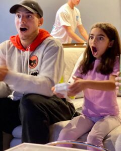 Vadhir Derbez Instagram - 🇲🇽Feliz cumpleaños a esta pequeñuela que tanto amo! Me encanta jugar contigo y sentir que soy niño de nuevo! Eres una persona mágica!! No puedo creer como vuela el tiempo y lo grande que estas ya! ❤️ Te amo Aitana! . 🇺🇲Happy Birthday to this cutie that I love so much!! I love playing with you and feeling like a kid again! You're a magical person! Can't believe how time flies and how old you're getting ❤️ Love you Aitana!