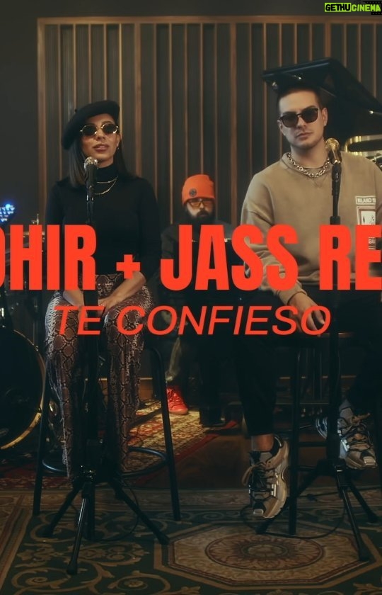 Vadhir Derbez Instagram - 🇲🇽Les quisimos hacer un regalo para cerrar el año. Para que sepan compuse esta canción con @jassreyesmx que es mi Ex jaja y es increíble poder conectar de nuevo para crear. Esta canción es para toda la gente que le han roto el corazón alguna vez o engañado. A todos nos pasan rupturas amorosas. Espero que sanen todo eso malo que les ha pasado. Los quiero! ❤ . 🇺🇲We wanted to make this gift for you to finish off the year. I wrote this song with @jassreyesmx whi is also my Ex haha. And it's amazing to be able to get together again and create. This song is for all the people that have gotten their Heart Broken or cheated on. Everyone has gone through it at some point. I wish that you heal everything that you've gone through. Love you all ❤