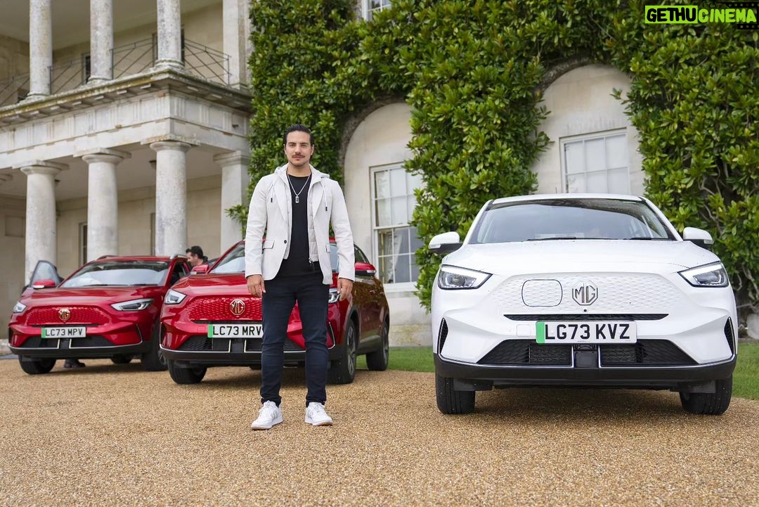 Vadhir Derbez Instagram - Oigan! No saben lo que se viene con @mgmotormx y la nueva SUV 100% eléctrica #ZSEV. Ya hice una prueba de manejo y está increíble!!! Estoy feliz y agradecido por ser el embajador de #MGElectric. Los invito a acompañarme en esta aventura que apenas empieza... #EnjoyEvolution #MGmotormx #Embajador #EnjoyAllWays