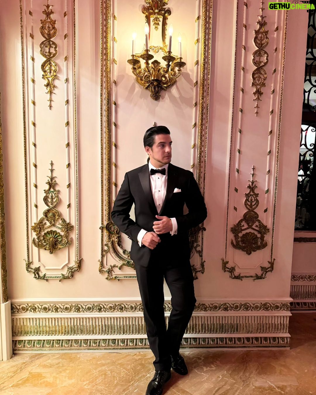 Vadhir Derbez Instagram - ✌🏻2023... Hello 2024 🔥🔥 . Can't wait to see what this year brings