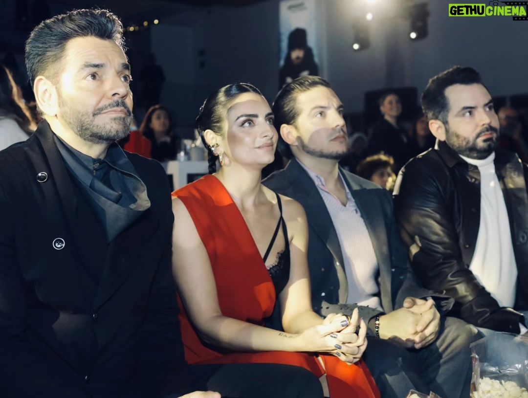 Vadhir Derbez Instagram - Estoy tan feliz de que este proyecto sea el más visto y este conectando con tanta gente. Gracias a todos los que hacen esto posible. Y obvio a Mi familia por aguantarnos en los mejore y peores momentos. Sigan disfrutando de #DeViajeConLosDerbez !! . Outfit by: @fendi @ospina.luz