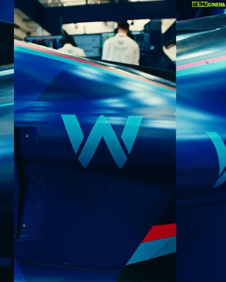 Vadhir Derbez Instagram - Great having @michaelronda and @vadhird join us in the garage today 🙌 Encantados de tener a @michaelronda y @vadhird de visita en el garaje esta tarde 🙌 #WeAreWilliams #F1 #Formula1 #MexicoGP