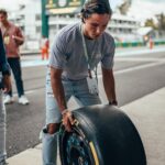 Vadhir Derbez Instagram - Great having @michaelronda and @vadhird join us in the garage today 🙌 Encantados de tener a @michaelronda y @vadhird de visita en el garaje esta tarde 🙌 #WeAreWilliams #F1 #Formula1 #MexicoGP