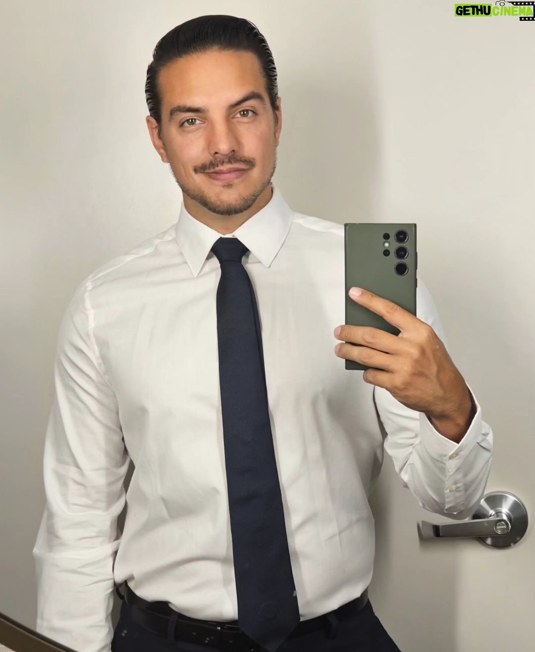 Vadhir Derbez Instagram - π²π½De corbata... y cosas que Amo π . πΊπ²With a Tie... and a few things I love π