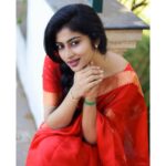 Vaishnavi Arulmozhi Instagram - கூர் வாளும் கெஞ்சியதோ' வேல் முனையும் வேண்டியதோ; இதயம் துளைக்கும் இவ்விழிகளின் கூர்மை தங்களுக்கும் வேண்டுமென்று! புடவை: @srisaicollections9 ரவிக்கை : @vastram_theethniccouture ஆபரணம் : @methurna_collections #vaishnavi #vaishnaviarulmozhi