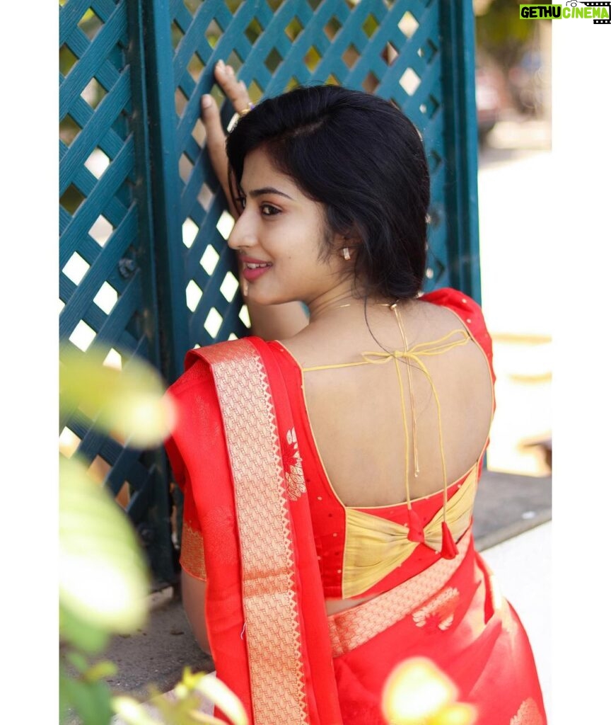Vaishnavi Arulmozhi Instagram - ✨ Saree: @srisaicollections9 Blouse by: @vastram_theethniccouture Jewellery: @methurna_collections #vaishnavi #vaishnaviarulmozhi