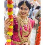 Vaishnavi Arulmozhi Instagram - Life is so simple! Just go with the flow and enjoy every moment of it 😉 P.s : Ignore my tired face! Took this pic afterthought long sequence of me slapping muthurasu in Aishwarya (me)-Karthik wedding Saree: @srisaicollections9 Jewellery: @new_ideas_fashions Blouse: @lakshitha_designer_studio . . #beingaishwarya #vaishnavi #vaishnaviarulmozhi