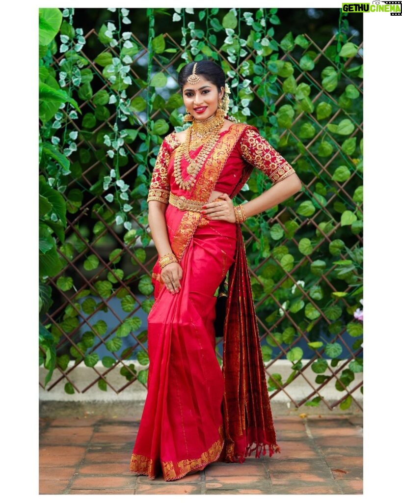 Vaishnavi Arulmozhi Instagram - Glam ✨ MUA: @priyaanandhu_makeupartist Jewellery : @chennai_jazz Organised by : @abirami.bl 📸 : @blackmagicstudios_ #vaishnavi #vaishnaviarulmozhi
