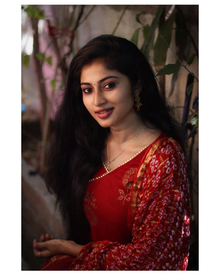 Vaishnavi Arulmozhi Instagram - அழகின் பிம்பம் கண்கள் பார்க்குமா! ஆடை : @srisaicollections9 . . #vaishnavi #vaishnaviarulmozhi