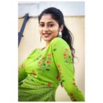 Vaishnavi Arulmozhi Instagram - தூரிகை சிந்தும் ஒரு துளி ஓவியமாய்💚 ஆடை : @classiccorner_cc #vaishu #vaishnaviarulmozhi