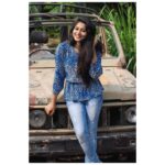 Vaishnavi Arulmozhi Instagram - Beauty n wild 💙 #majorthrowback . . . #vaishnaviarulmozhi #vaishnavi #vaishuarul #layavaish #sillaakkidummavaishu #naamiruvarnamakkuiruvar #naamiruvarnamakkuiruvarofficial #naamiruvarnamakkuiruvaraishu #beingaishu #beingaishwarya #tamilsongs #trending #tamilactress #actress #photoshoot #model #nomakeup #nofilter #beyourself #beyou