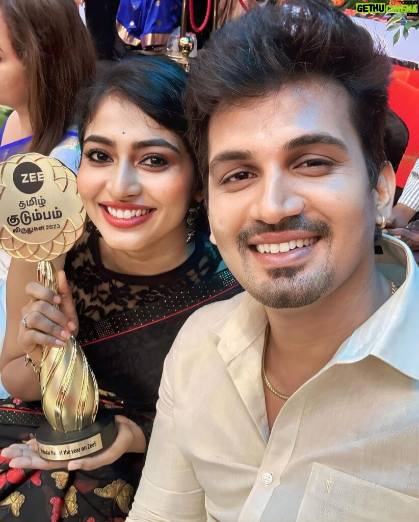 Vaishnavi Arulmozhi Instagram - I thank you all PERANBU fans and our individual fans for making us stand high out of odds ♥️✨ This award is all because of u for showering us love tremendously through out the journey. To bring out this pair a success pair. Thank all my directors: Bala, Bhasir, Rk, Muthu,Durga Saravanan,Priyan and Ram sirs. co directors, Assistant Directors, Art department, Technicians and production Team. Special Thanks to our Executive Producers Selva Saravanan and arivunidhi sirs for immense support. Can’t just Thank but thanks Ramanan sir for all the positivity. Zee Team 🙏🏻♥️