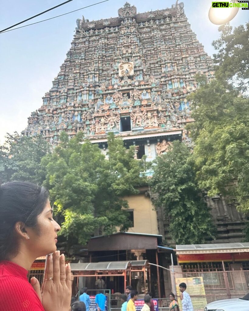 Vaishnavi Arulmozhi Instagram - Madurai vibes✨ 1.பக்தி மயம் 2.எப்படி எல்லா சிற்பங்களும் இவ்ளோ அழகா இருக்கு மொமென்ட் 3.நம்ம வீட்டு மொட்ட மாடி அழகு Pc @arulmozhi_kpc ❤️ #vaishnaviarulmozhi #vaishnavi Madurai - நம்ம மதுரை
