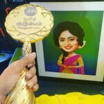 Vaishnavi Arulmozhi Instagram - Pictures says it all! Thank you sooooooo much Makkale❤️ for all this love you have showered upon us! 500 episodes is jus not so simple for a serial launched at noon slot and changed to a pre prime slot! We as team Peranbu have faced many struggles yet managed to come so far! Thank you @ramanagirivasan Sir for giving me this beautiful opportunity to be a part of PERANBU❤️ Thank you Director Priyan Sir for being the pillar of our project.Am sure we’ll grab all the favourite’s awards in the upcoming year too! Thank you s_e_l_v_a_saravanan Sir and @arivunidhi.m Sir for this beautiful Story and for tolerating us 🤪 Thank you @sakthijagan Sir for creating this beautiful characters. Me being Vanathi and Shanmathi Thank you @martinjoe_dop Sir, our DOP! For showing me lovesome Coming to my family ! Thanku Fam @shamithageddada Akka ❤️ @vijay7__ Hero❤️ @laxarthy_official Amma ❤️ @shivakumar Appa❤️ @sreenidhi_ papa ❤️ @cn_ravishankar Daddy❤️ And all my Peranbu team 1000 we are coming 🏃🏻‍♀️! #peranbu #celebration #vaishnavi #vaishnaviarulmozhi
