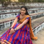 Vaishnavi Arulmozhi Instagram - Pictures says it all! Thank you sooooooo much Makkale❤️ for all this love you have showered upon us! 500 episodes is jus not so simple for a serial launched at noon slot and changed to a pre prime slot! We as team Peranbu have faced many struggles yet managed to come so far! Thank you @ramanagirivasan Sir for giving me this beautiful opportunity to be a part of PERANBU❤️ Thank you Director Priyan Sir for being the pillar of our project.Am sure we’ll grab all the favourite’s awards in the upcoming year too! Thank you s_e_l_v_a_saravanan Sir and @arivunidhi.m Sir for this beautiful Story and for tolerating us 🤪 Thank you @sakthijagan Sir for creating this beautiful characters. Me being Vanathi and Shanmathi Thank you @martinjoe_dop Sir, our DOP! For showing me lovesome Coming to my family ! Thanku Fam @shamithageddada Akka ❤️ @vijay7__ Hero❤️ @laxarthy_official Amma ❤️ @shivakumar Appa❤️ @sreenidhi_ papa ❤️ @cn_ravishankar Daddy❤️ And all my Peranbu team 1000 we are coming 🏃🏻‍♀️! #peranbu #celebration #vaishnavi #vaishnaviarulmozhi