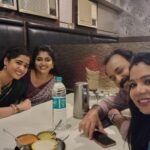 Vaishnavi Arulmozhi Instagram - Pictures says it all! Thank you sooooooo much Makkale❤️ for all this love you have showered upon us! 500 episodes is jus not so simple for a serial launched at noon slot and changed to a pre prime slot! We as team Peranbu have faced many struggles yet managed to come so far! Thank you @ramanagirivasan Sir for giving me this beautiful opportunity to be a part of PERANBU❤️ Thank you Director Priyan Sir for being the pillar of our project.Am sure we’ll grab all the favourite’s awards in the upcoming year too! Thank you s_e_l_v_a_saravanan Sir and @arivunidhi.m Sir for this beautiful Story and for tolerating us 🤪 Thank you @sakthijagan Sir for creating this beautiful characters. Me being Vanathi and Shanmathi Thank you @martinjoe_dop Sir, our DOP! For showing me lovesome Coming to my family ! Thanku Fam @shamithageddada Akka ❤️ @vijay7__ Hero❤️ @laxarthy_official Amma ❤️ @shivakumar Appa❤️ @sreenidhi_ papa ❤️ @cn_ravishankar Daddy❤️ And all my Peranbu team 1000 we are coming 🏃🏻‍♀️! #peranbu #celebration #vaishnavi #vaishnaviarulmozhi