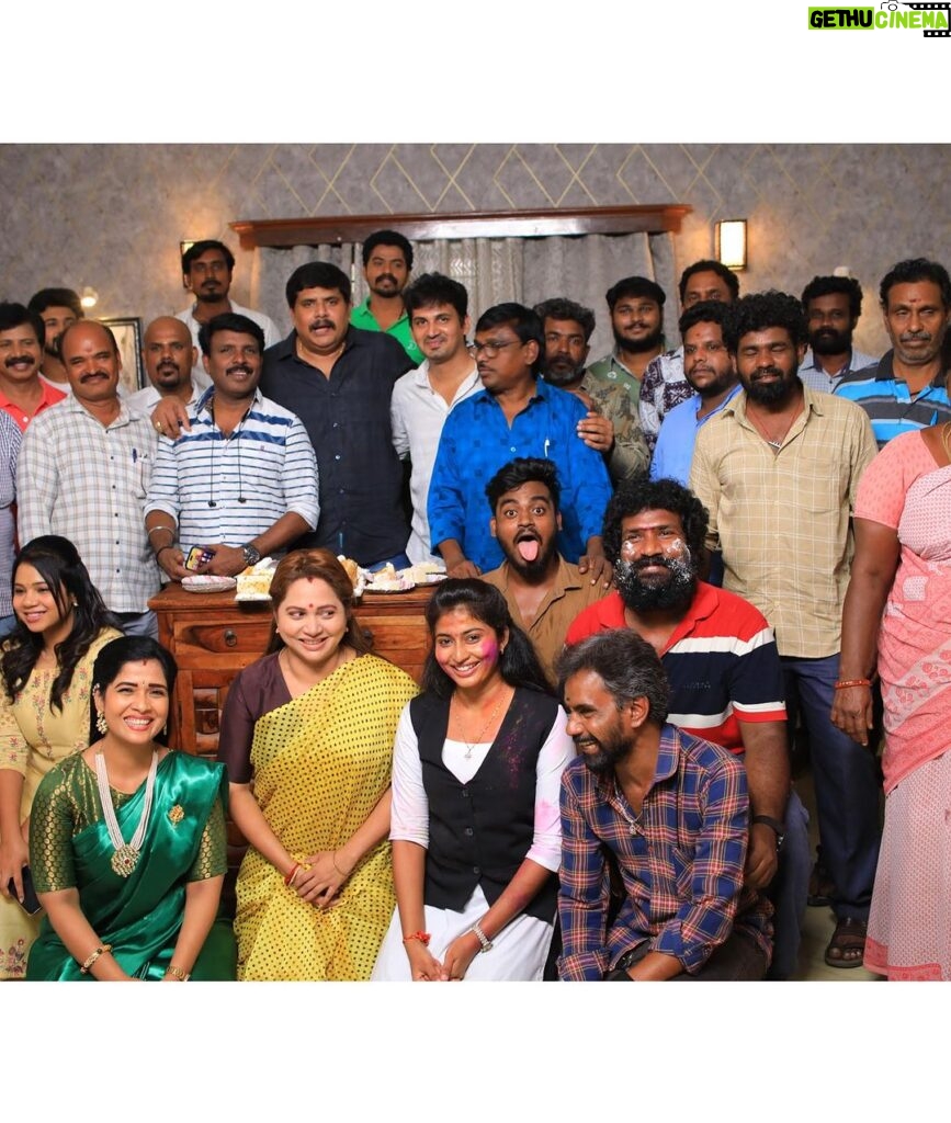 Vaishnavi Arulmozhi Instagram - Pictures says it all! Thank you sooooooo much Makkale❤️ for all this love you have showered upon us! 500 episodes is jus not so simple for a serial launched at noon slot and changed to a pre prime slot! We as team Peranbu have faced many struggles yet managed to come so far! Thank you @ramanagirivasan Sir for giving me this beautiful opportunity to be a part of PERANBU❤️ Thank you Director Priyan Sir for being the pillar of our project.Am sure we’ll grab all the favourite’s awards in the upcoming year too! Thank you s_e_l_v_a_saravanan Sir and @arivunidhi.m Sir for this beautiful Story and for tolerating us 🤪 Thank you @sakthijagan Sir for creating this beautiful characters. Me being Vanathi and Shanmathi Thank you @martinjoe_dop Sir, our DOP! For showing me lovesome Coming to my family ! Thanku Fam @shamithageddada Akka ❤️ @vijay7__ Hero❤️ @laxarthy_official Amma ❤️ @shivakumar Appa❤️ @sreenidhi_ papa ❤️ @cn_ravishankar Daddy❤️ And all my Peranbu team 1000 we are coming 🏃🏻‍♀️! #peranbu #celebration #vaishnavi #vaishnaviarulmozhi