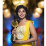 Vaishnavi Arulmozhi Instagram - What else I would ask for! Thanks to my family out there who voted and made me the FAVOURITE HEROINE ❤️ AND FAVOURITE MARUMAGAL of 2022 😍. Thank you @zeetamizh for giving me this beautiful opportunity. Special thanks to @ramanagirivasan Sir for giving me this Vanathi . Thanku 2023 for the super duper kick start! Costume: @kiarainchennai Pics: @teamcreators #zeekudumbaviruthugal2022 #vaishnavi #vaishnaviarulmozhi