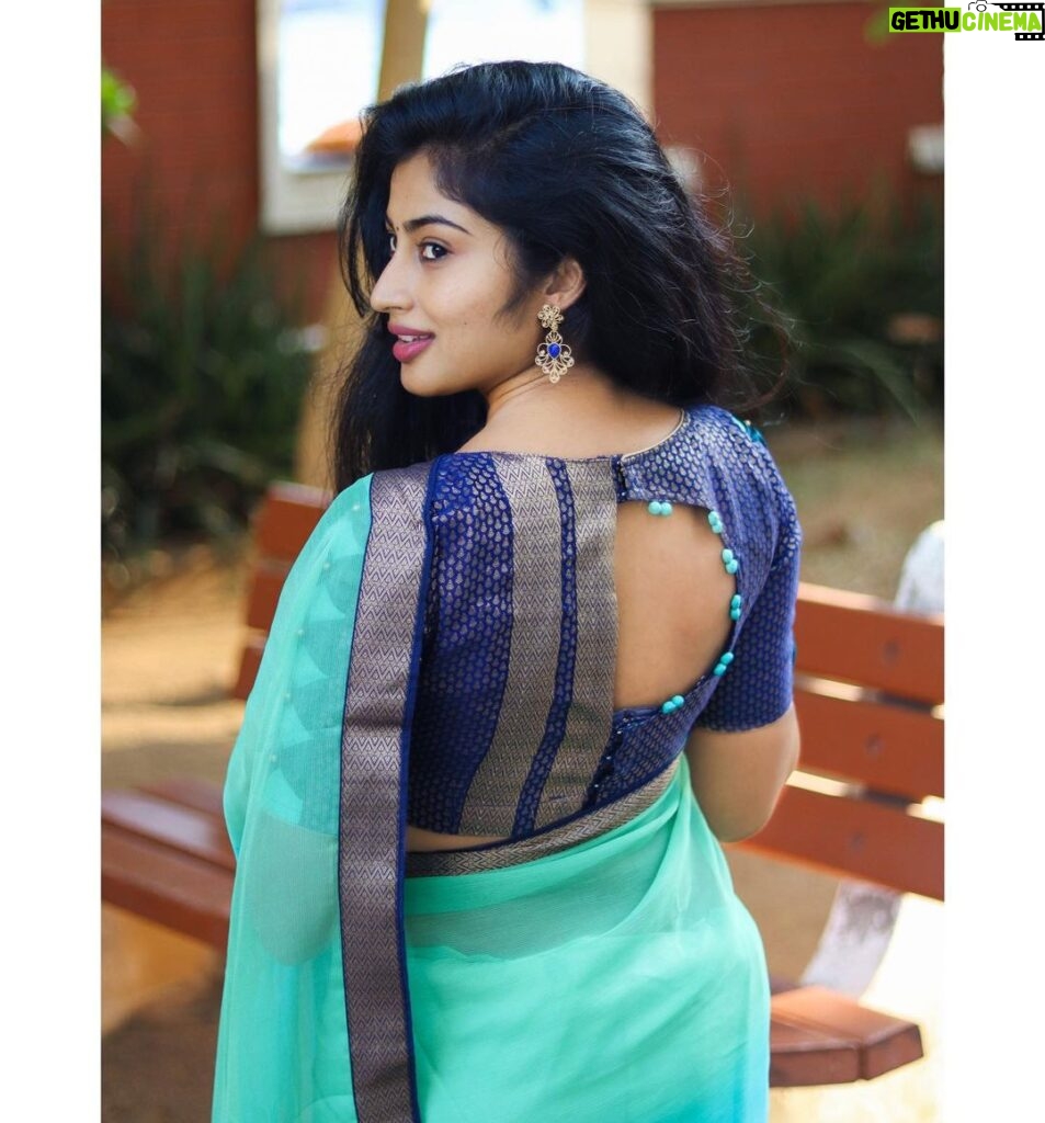 Vaishnavi Arulmozhi Instagram - Don’t jus look back! Leave ur footprints and amaze everyone who look into it Saree: @srisaicollections9 Blouse: @vastram_theethniccouture #vaishnavi #vaishnaviarulmozhi